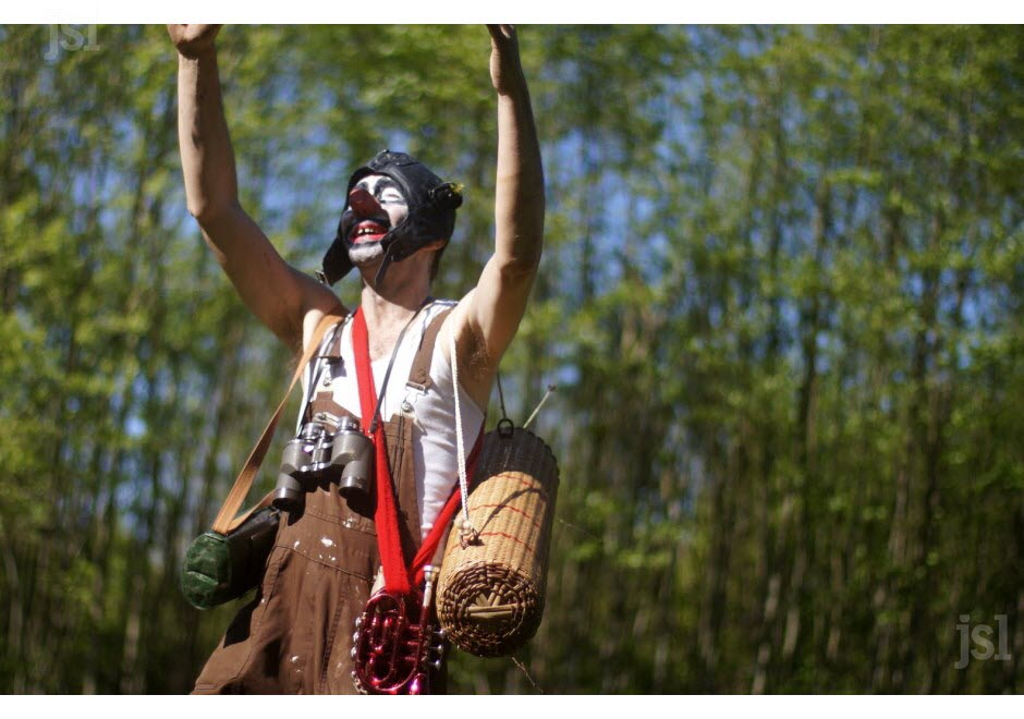 les-botanimenteurs-conduisent-des-visites-de-jardin-decalees-photo-lucas-david-1466093303